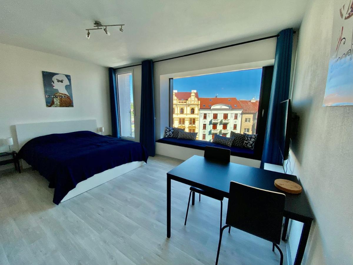 Cozy Studio With Garage In The City Center Plzen Exterior photo